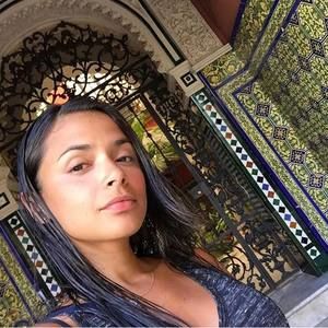 Meet your Posher, Dina